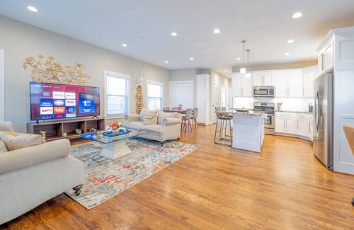 Southmoreland House | KC Gem: Renovated Home w/Fenced Yard!