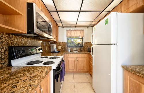 Marathon Cottage | KD Tropical paradise, Pool, Sandy Beach, WiFi, Tennis, Jacuzzi