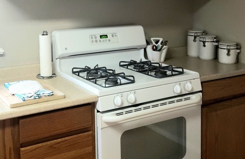 Roseburg House | ~Keasington House, a Mid Century Gem in Hucrest. 2bdrm, 2bath