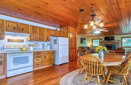 Maggie Valley House | Keaton Cottage -Breathtaking Views, Spacious Charm