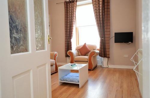 Gourock Apartment | Keek Oot at 73