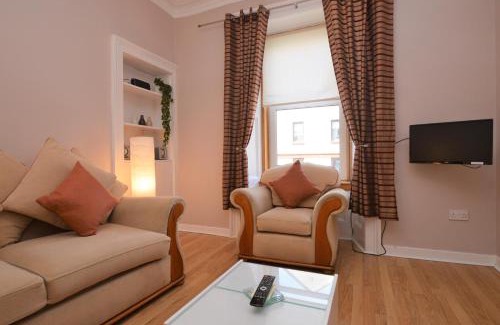 Gourock Apartment | Keek Oot at 73