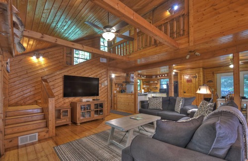 Ellijay Cabin | Keeping it Reel -Your pet-friendly creekfront haven, complete with hot tub, firepit, pool table, WiFi, and superb fishing