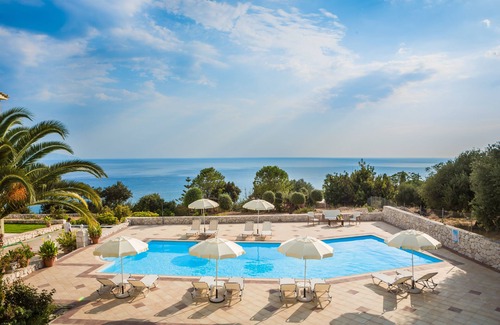 Mousata Apartment | Kefalonia Lourdata, studios with pool, sea view