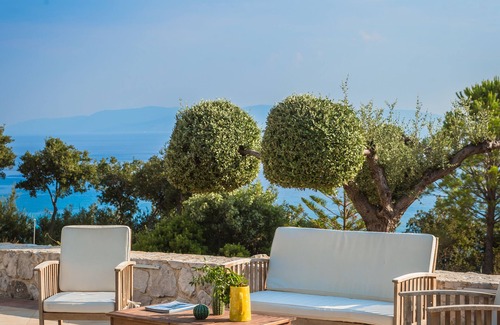 Mousata Apartment | Kefalonia Lourdata, studios with pool, sea view