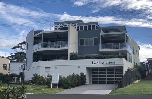 Kiama Apartment | Kendalls Beach, walk to beach, restaurants , shops, ocean walk tracks , train.