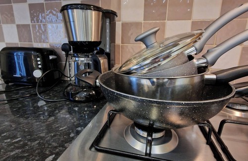 Coventry Apartment | Kenilworth Modern Apartment with 2 Bedrooms