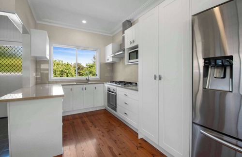 Kooringal House | Kennedy House - Cosy & Comfortable, Sleeps 7