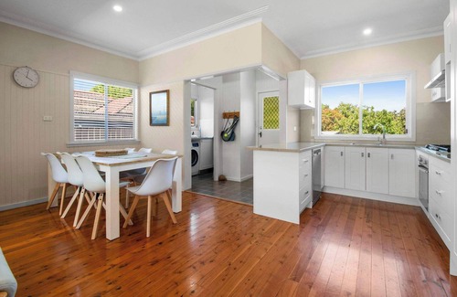 Kooringal House | Kennedy House - Cosy & Comfortable, Sleeps 7