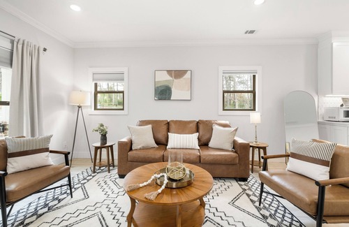 Town Center House | Kennesaw Charm-3 min to Downtown Kennesaw & KSU!