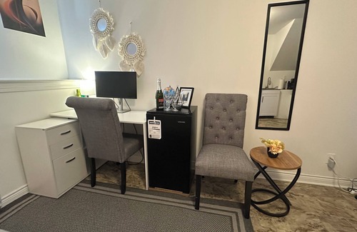 Saint John House | Kenneths Cozy Retreat - Saint John 1BDRM | Wi-Fi | 4mins Regional Hospital & UNB