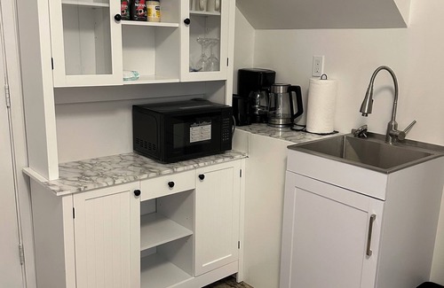 Saint John House | Kenneths Cozy Retreat - Saint John 1BDRM | Wi-Fi | 4mins Regional Hospital & UNB