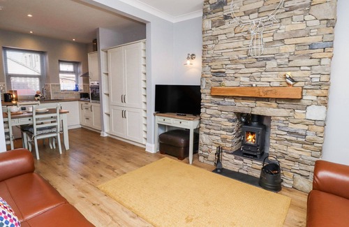 Seahouses Cottage | KENNIE COTTAGE, pet friendly, country holiday cottage in Seahouses