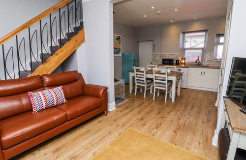 Seahouses Cottage | KENNIE COTTAGE, pet friendly, country holiday cottage in Seahouses