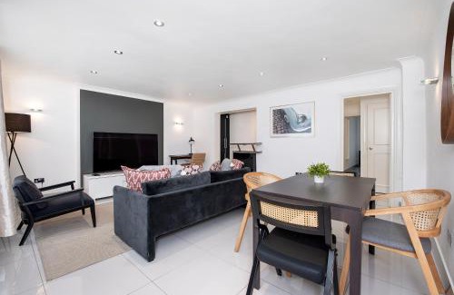 Abingdon Apartment | Kensington 2 bed with Garden