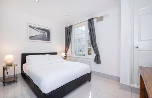 Abingdon Apartment | Kensington 2 bed with Garden