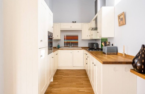 Bath Apartment | Kensington Heights - Georgian Converted Chapel