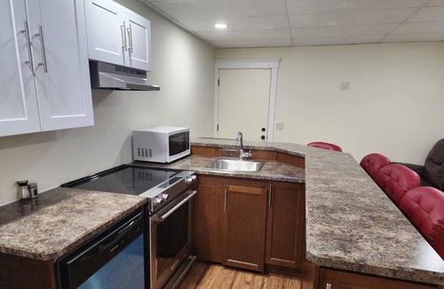 Shannon Lake House | Kento Executive B&B is a nice and cozy 2 bedroom suite fully furnished