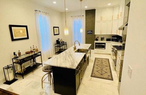 Lexington House | Kentucky Dream! 4BR, 3BA, 2Car-G/Covered Backyard Stage, 1-Mile from Rupp!