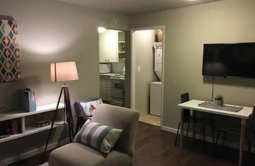 Tillicum House | Kenwood Suite 9808
