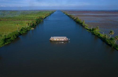Mullakkal Hotel | Kerala Nature Houseboat by Coco floatel