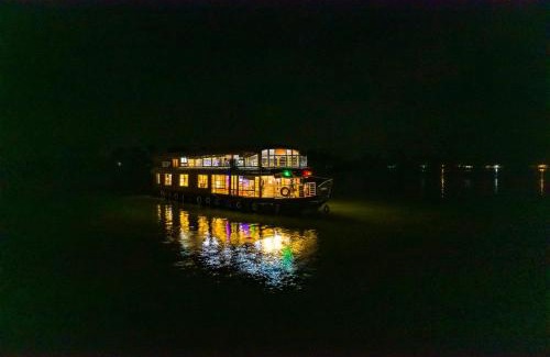 Mullakkal Hotel | Kerala Nature Houseboat by Coco floatel