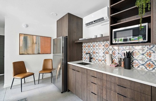 Kerns Apartment | Kerns Studio Apartment - Prime Location & Modern Comforts