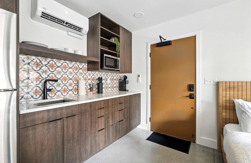 Kerns Apartment | Kerns Studio Apartment - Prime Location & Modern Comforts