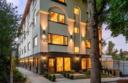 Kerns Apartment | Kerns Studio Apartment - Prime Location & Modern Comforts