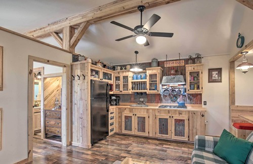 Kerrville House | Kerrville Converted Barn Tiny Home w/Kayaks!