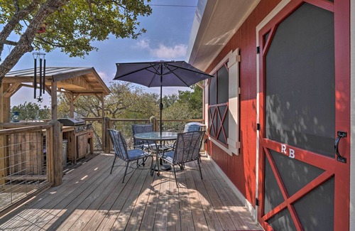 Kerrville House | Kerrville Converted Barn Tiny Home w/Kayaks!