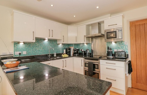 Totnes House | KESTREL, 19 DARTMOUTH GREEN, pet friendly in Blackawton