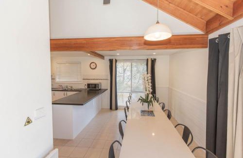 Jindabyne House | Kestrels Rest 116 Gippsland Street