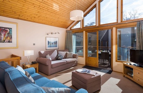 Keswick Cabin | KESWICK BRIDGE SKIDDAW 18, family friendly, with a garden in Keswick