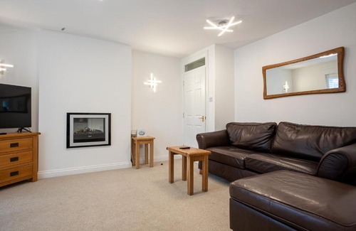 Keswick Apartment | Keswick Ground floor apartment with parking