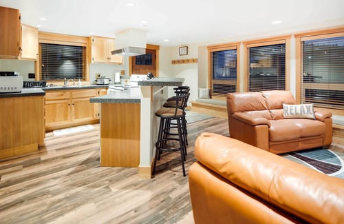 Ketchikan Apartment | Ketchikan Apt - Walk to Refuge Cove Beach!