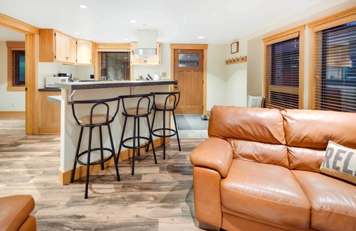 Ketchikan Apartment | Ketchikan Apt - Walk to Refuge Cove Beach!