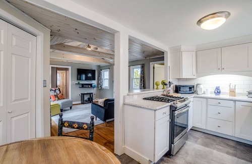 Keuka Park House | Keuka Park Charmer - walk to the lake!