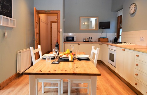 Kilmun Cottage | Kevington Cottage, charming one bedroom cottage, conservatory, decking area,