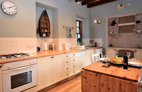 Kilmun Cottage | Kevington Cottage, charming one bedroom cottage, conservatory, decking area,