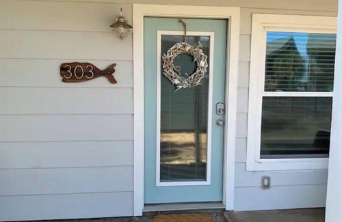 Harbor Oaks Condo | Key Allegro charmer! Surrounded by Water!