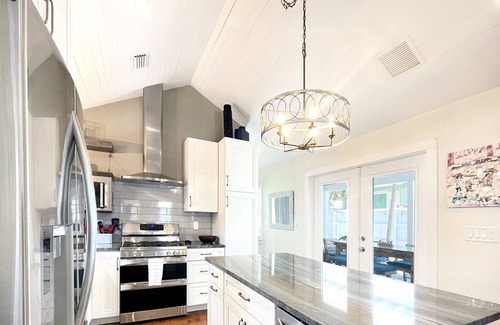 White Street Gallery District Cottage | Key Lime Cottage (Monthly)