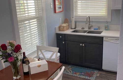 Ono Island Resort | Key West style condo at Purple Parrot Resort-5 min from beach