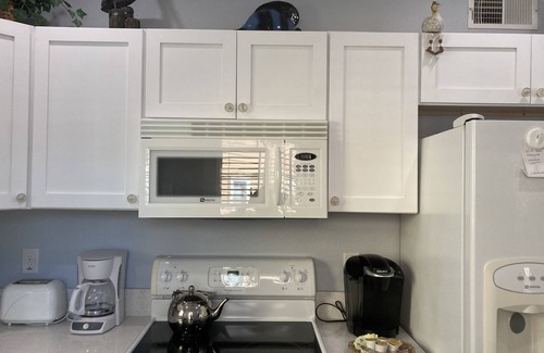Ono Island Resort | Key West style condo at Purple Parrot Resort-5 min from beach
