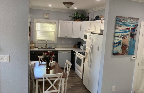 Ono Island Resort | Key West style condo at Purple Parrot Resort-5 min from beach