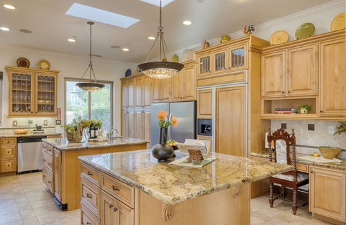 Valley Center House | Keys Creek & Casita - AvantStay | Sleeps 30 | Vineyard, Pool, Theater, Views