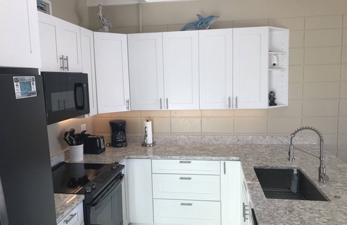 Key Colony Beach Villa | Keys Hideaway - Canal/Dock - Cabana Club - Pickleball - Remodeled 2/2 Villa