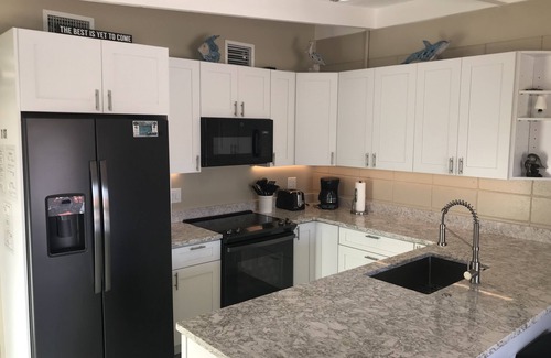 Key Colony Beach Villa | Keys Hideaway - Canal/Dock - Cabana Club - Pickleball - Remodeled 2/2 Villa