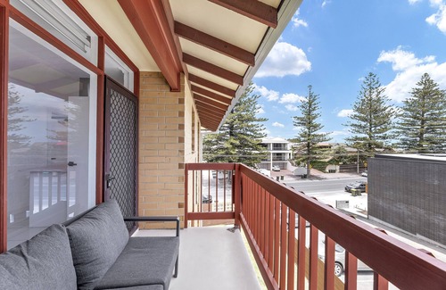 Glenelg South Apartment | Kezza's In Glenelg | 50m to Glenelg Beach, Parking, WiFi, King Bed & Airport