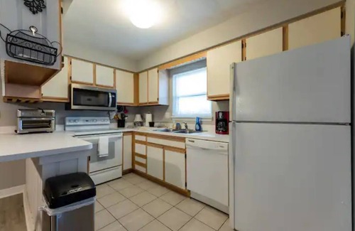 Kitty Hawk House | KH Escape! Pool+Tennis+Basketball+0.8 mi to Beach!
